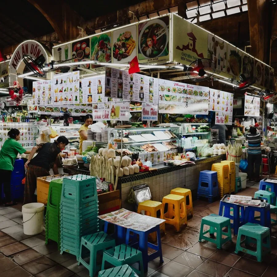 Bàn ăn tại Trần Thị Thu Thương